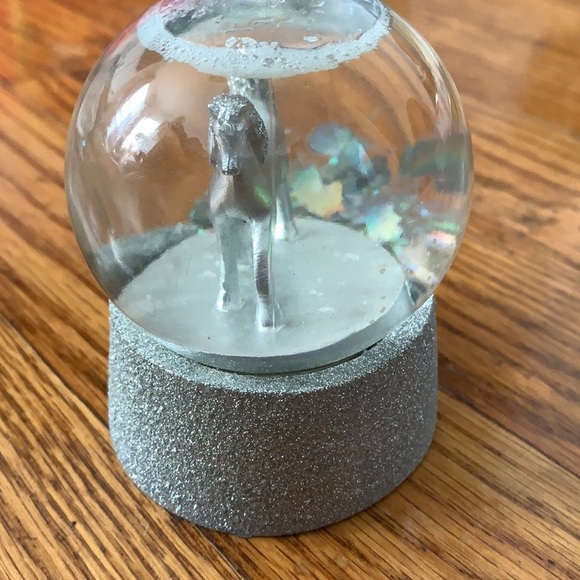 Mini Snow globe with unicorn inside cute mini Snowglobe glitter silver Claire’s - Picture 5 of 14